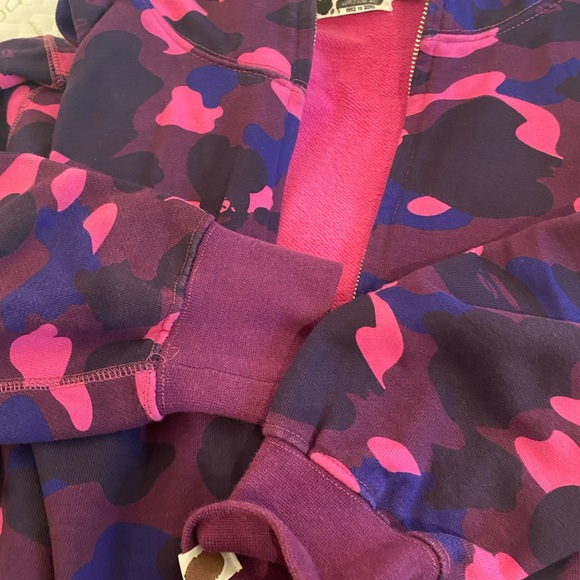 BAPE purple camo shark hoodie Men’s Medium Mint condition, Barely worn $ 250 CDN - Picture 7 of 8